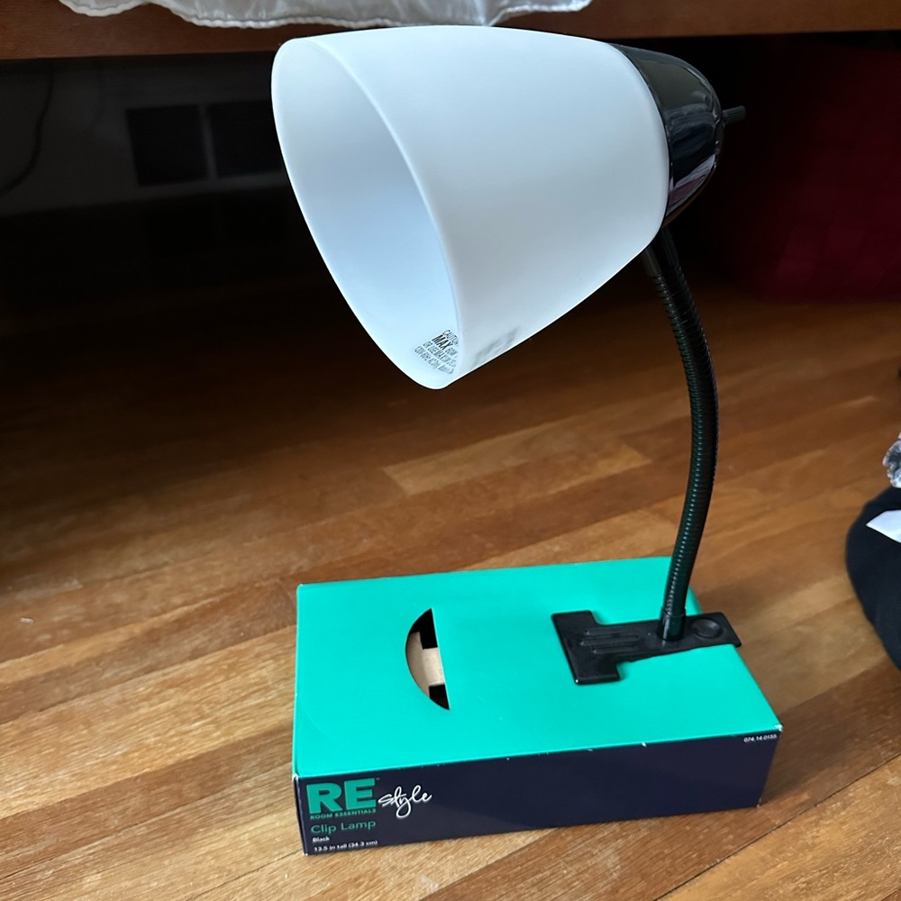Lamp with clip